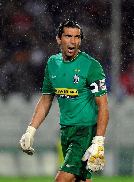 阿斯：克里斯滕森预计伤缺4-5个月，可能提前告别本赛季（阿斯报：克里斯滕森预计伤停4至5个月，或提前结束本赛季）