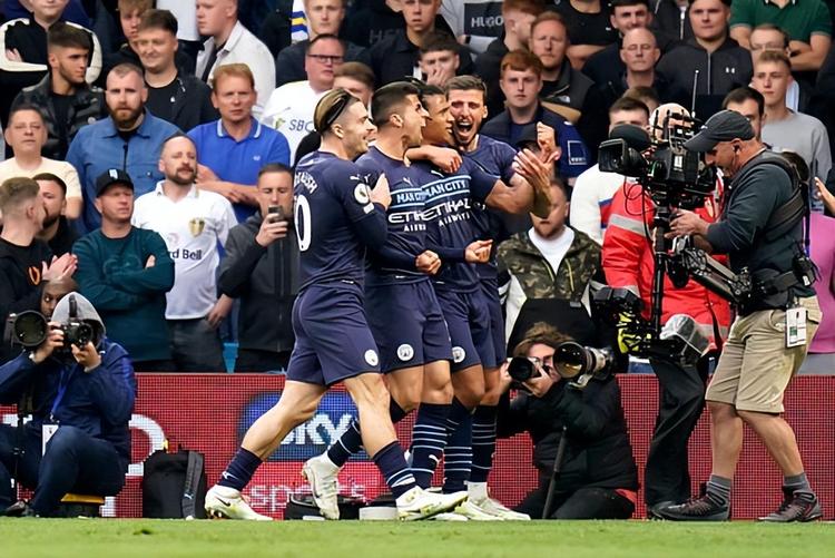 法尔克：格纳布里想留队，但拜仁不想再为他支付高薪