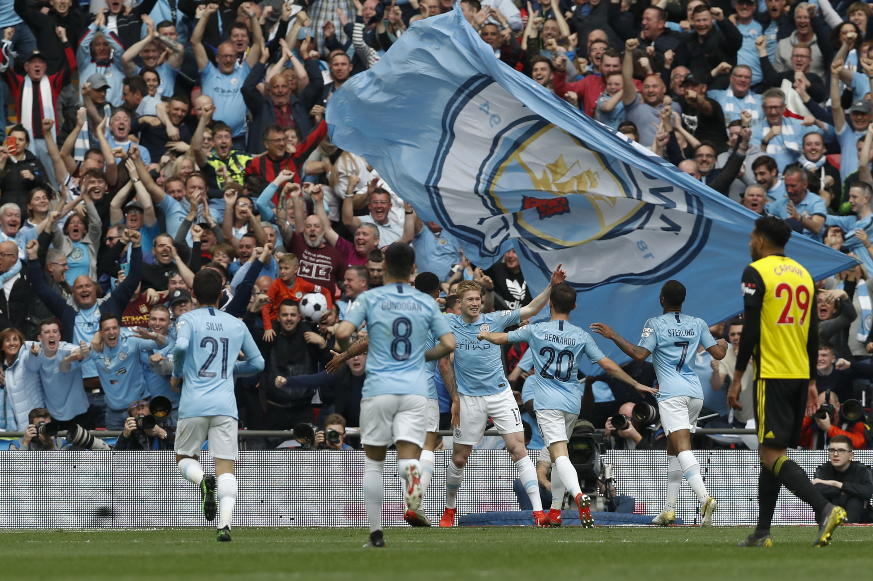 国足集训名单公布，两名新人首次入选引关注