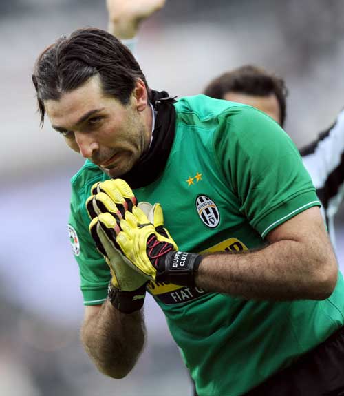 奥斯卡、巴尔加斯赛季前离队，武磊长期伤缺，但海港仍夺冠军