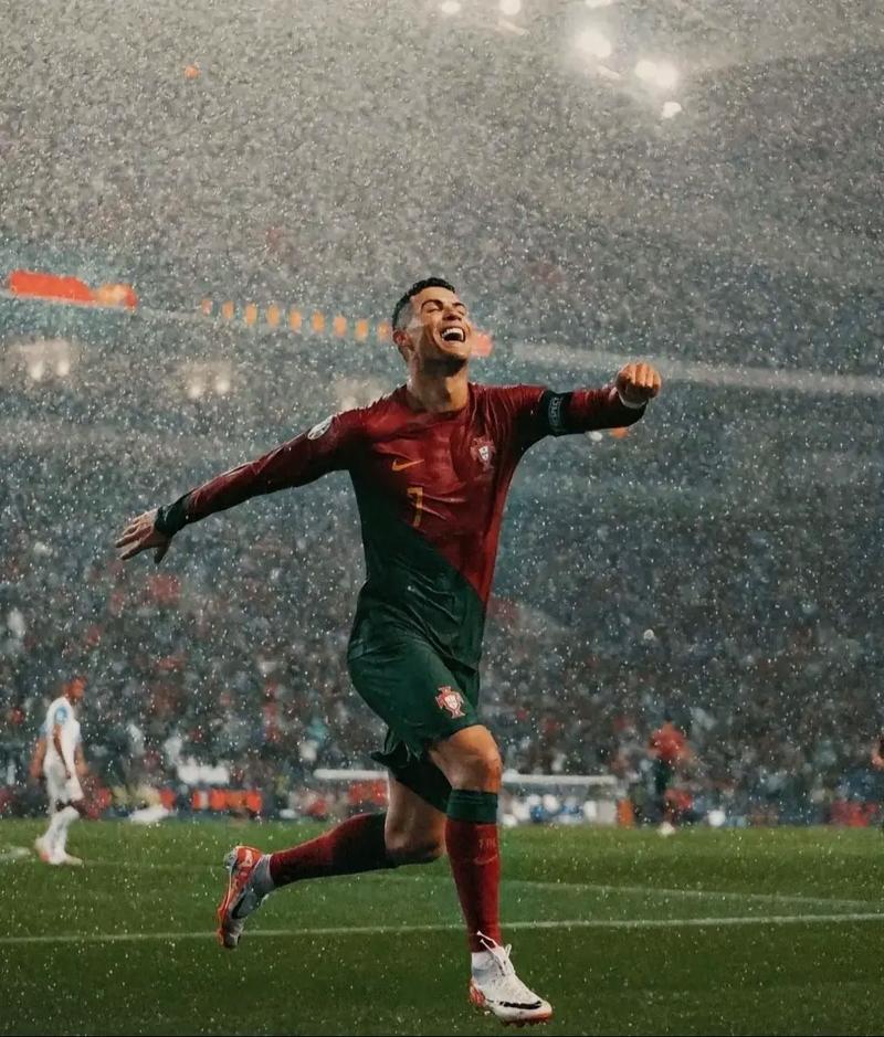 2025赛季，成都蓉城以红焰为刃、热血为甲，在三...