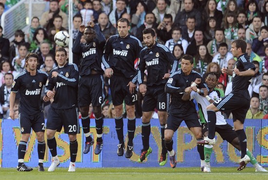 CBA：广东男篮顶住压力 力克广厦